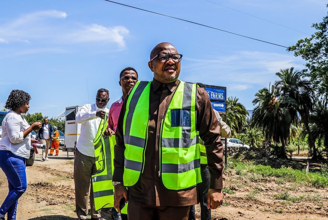 Minister Mbalula conducts oversight on R336 upgrades between Kirkwood and Addo
