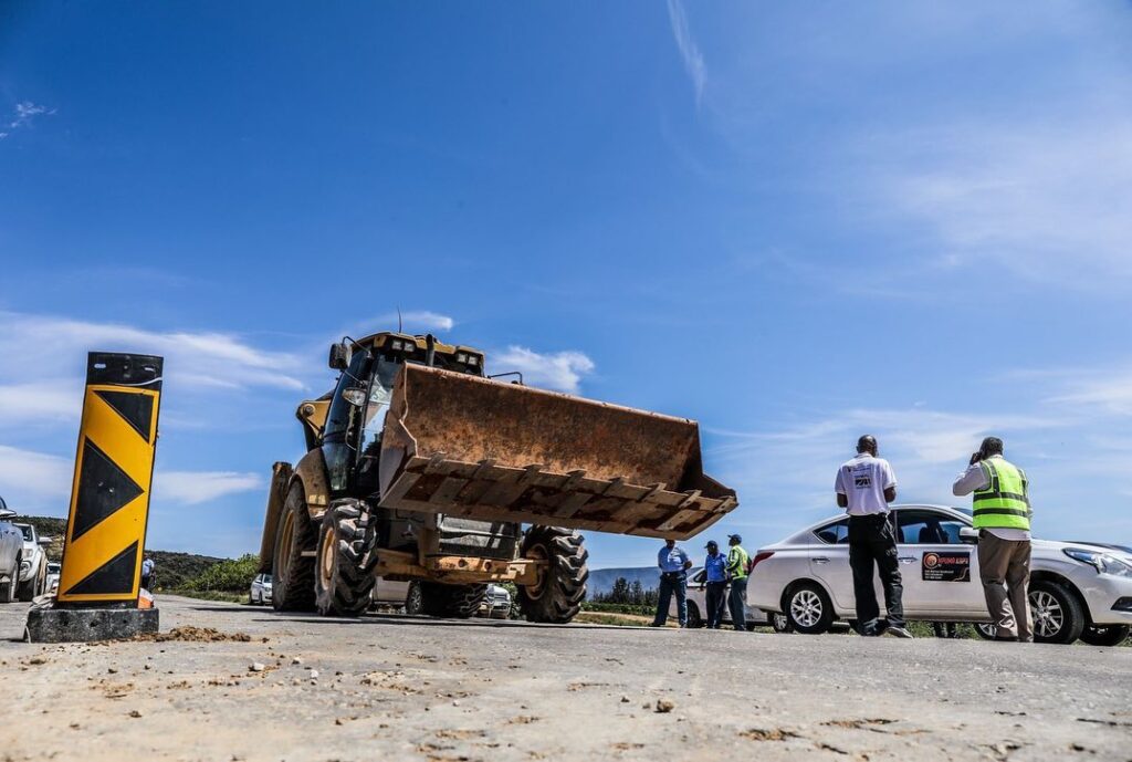 Minister Mbalula conducts oversight on R336 upgrades between Kirkwood and Addo 