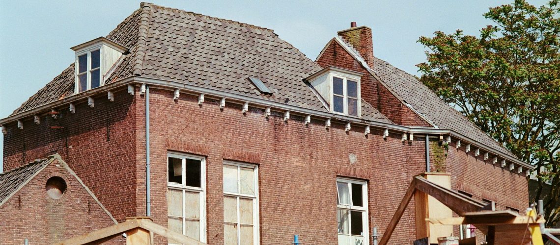 Avoid the Pitfalls: What to Ask Before You Sign with a Builder