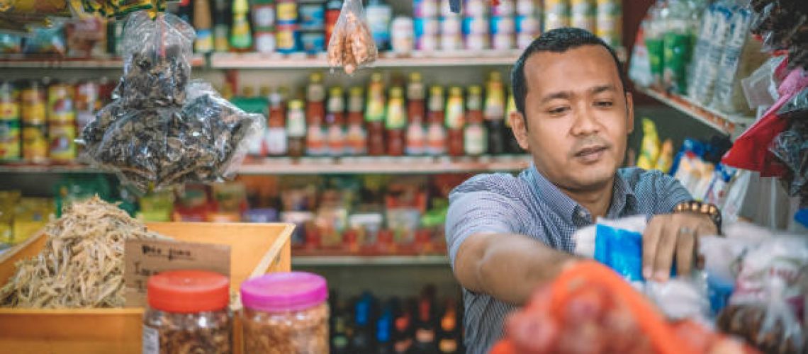 Channel Dynamics in Traditional Trade